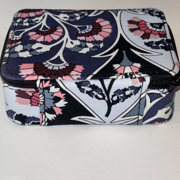 NWOT Vera Bradley Ornate Blooms Travel Pill Case small 1 week +xtra Jewelry - Picture 6 of 8